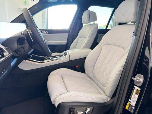 Black Sapphire Metallic 2026 BMW X5 PHEV xDrive50e