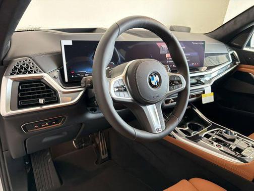 Brooklyn Grey Metallic 2027 BMW X7 xDrive40i