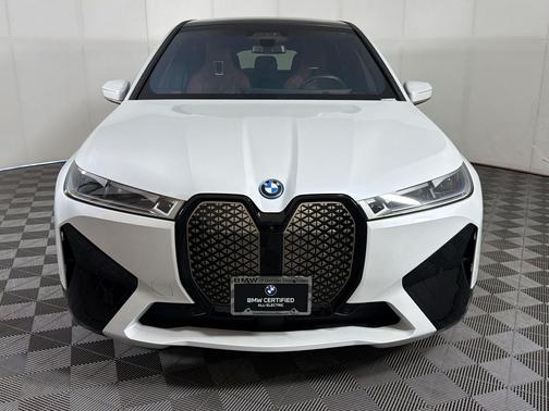 Mineral White Metallic 2023 BMW iX M60