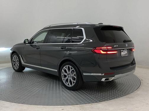 Dravit Grey Metallic 2026 BMW X7 xDrive40i