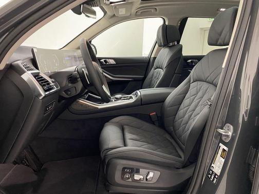 Dravit Grey Metallic 2026 BMW X7 xDrive40i