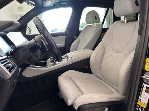 Black Sapphire Metallic 2023 BMW X5 xDrive40i