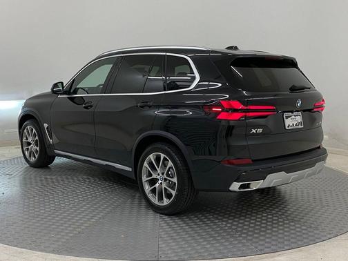 Black Sapphire Metallic 2026 BMW X5 xDrive40i