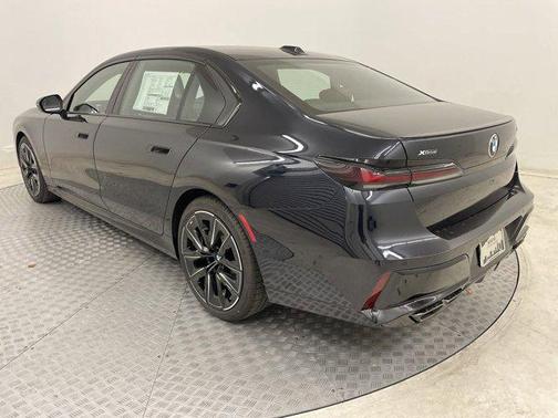 2025 BMW 760 i xDrive