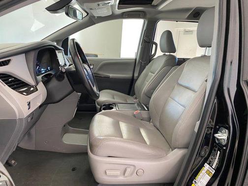 2020 Toyota Sienna XLE