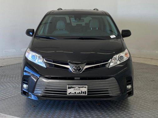 2020 Toyota Sienna XLE