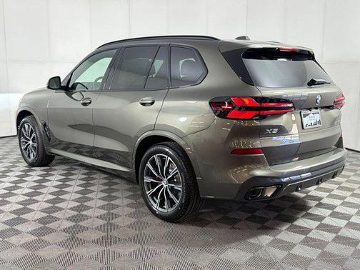 Manhattan Green Metallic 2026 BMW X5 xDrive40i