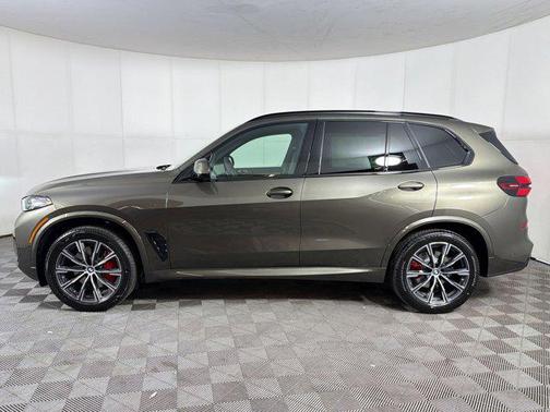 Manhattan Green Metallic 2026 BMW X5 xDrive40i