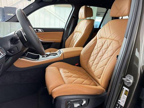 Manhattan Green Metallic 2026 BMW X5 xDrive40i
