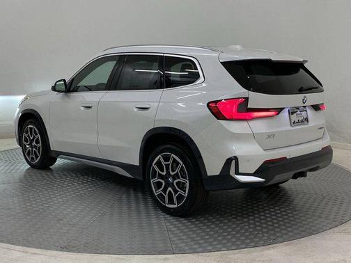 Mineral White Metallic 2025 BMW X1 xDrive28i