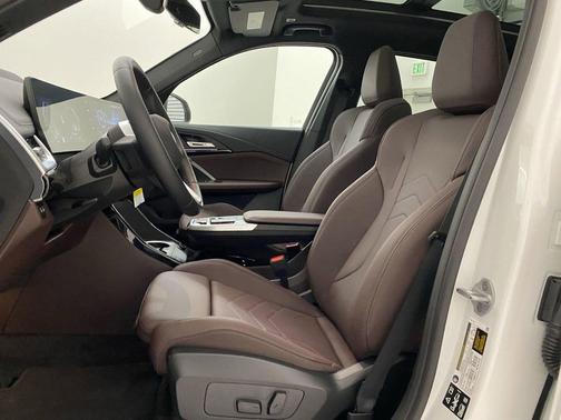 Mineral White Metallic 2025 BMW X1 xDrive28i