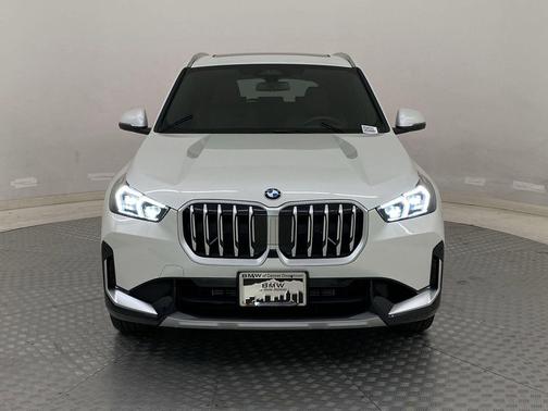 Mineral White Metallic 2025 BMW X1 xDrive28i
