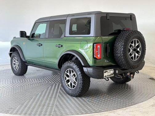 Eruption Green Metallic 2022 Ford Bronco Badlands