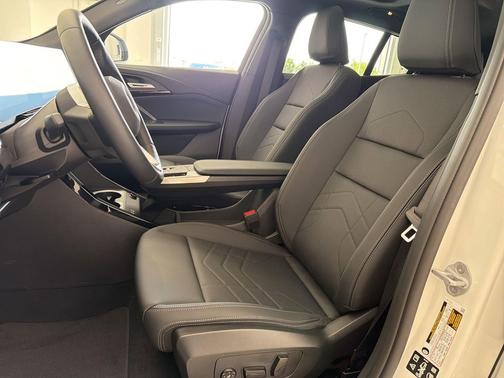 Alpine White 2026 BMW X2 xDrive28i