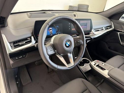 Alpine White 2026 BMW X2 xDrive28i