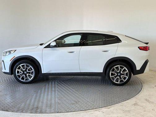Mineral White Metallic 2026 BMW X2 xDrive28i