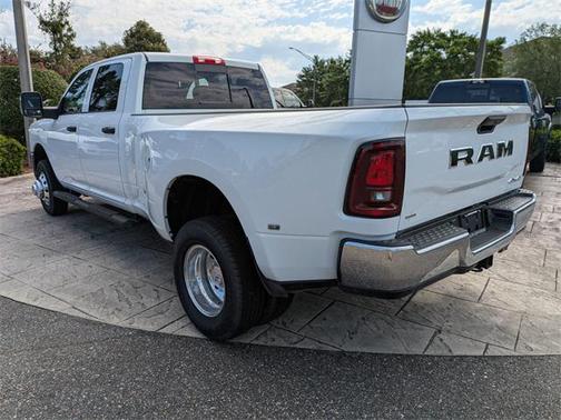 2025 RAM 3500 Tradesman Crew Cab 4x4 8' Box