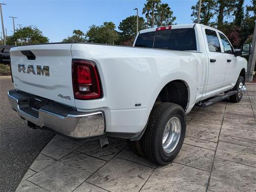 2025 RAM 3500 Tradesman Crew Cab 4x4 8' Box