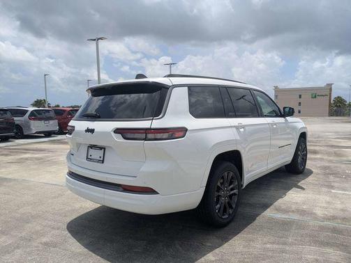 Bright White Clearcoat 2026 Jeep Grand Cherokee L Limited