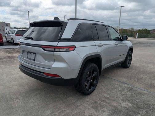 silver zynith 2026 Jeep Grand Cherokee Limited