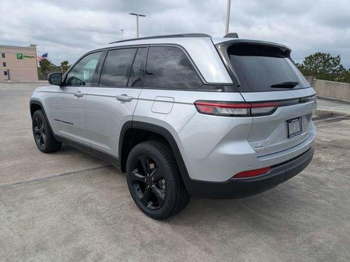 silver zynith 2026 Jeep Grand Cherokee Limited