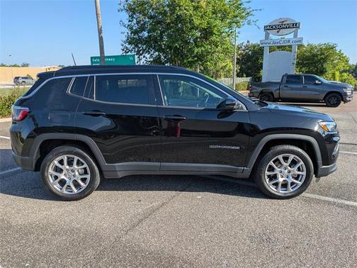 2022 Jeep Compass Latitude Lux