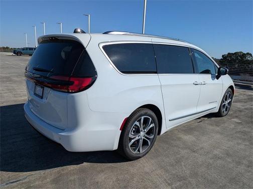2026 Chrysler Pacifica L