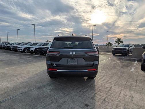 2025 Jeep Grand Cherokee L Laredo