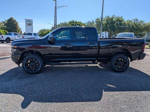 Diamond Black 2026 RAM 2500 Black Express Crew Cab 4x4 6'4' Box