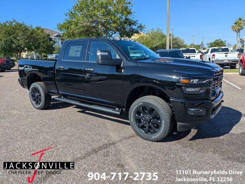 Diamond Black 2026 RAM 2500 Black Express Crew Cab 4x4 6'4' Box