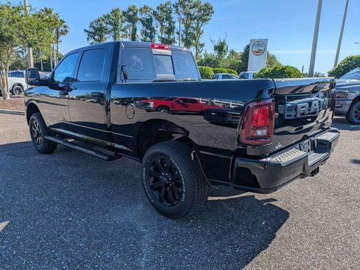Diamond Black 2026 RAM 2500 Black Express Crew Cab 4x4 6'4' Box
