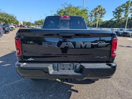 Diamond Black 2026 RAM 2500 Black Express Crew Cab 4x4 6'4' Box