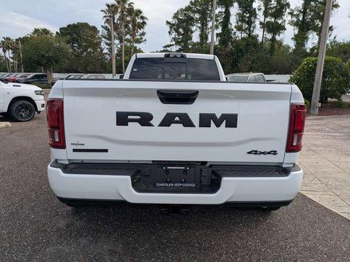 Bright White Clearcoat 2026 RAM 3500 Big Horn Crew Cab 4x4 8' Box