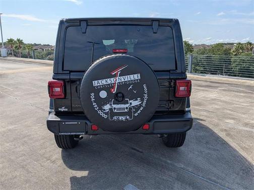 2025 Jeep Wrangler 4-Door Sahara 4x4