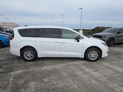 2026 Chrysler Voyager LX