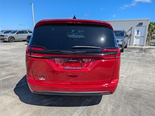 2026 Chrysler Pacifica L
