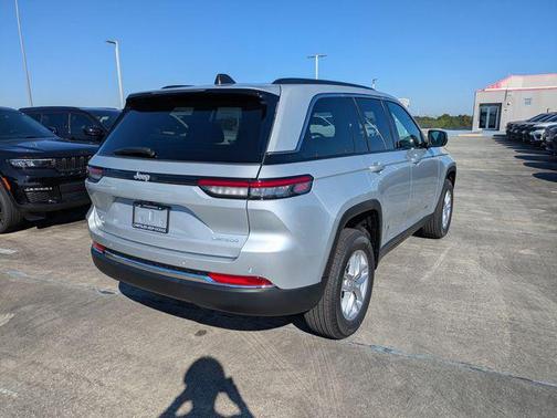 Silver Zynith 2025 Jeep Grand Cherokee Laredo