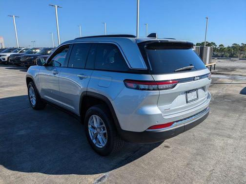 Silver Zynith 2025 Jeep Grand Cherokee Laredo