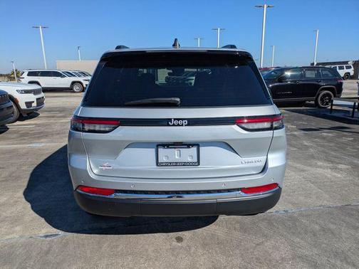Silver Zynith 2025 Jeep Grand Cherokee Laredo