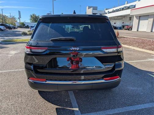 2025 Jeep Grand Cherokee Laredo