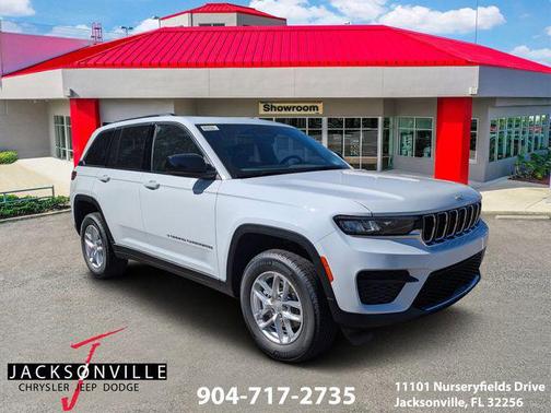 Bright White Clearcoat 2025 Jeep Grand Cherokee Laredo