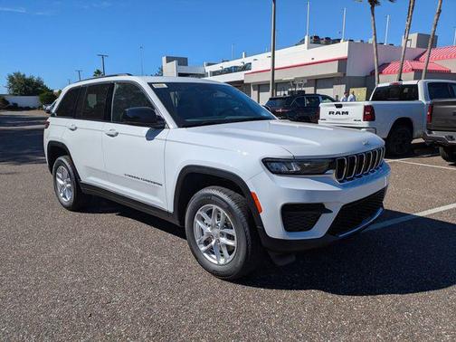 Bright White Clearcoat 2025 Jeep Grand Cherokee Laredo