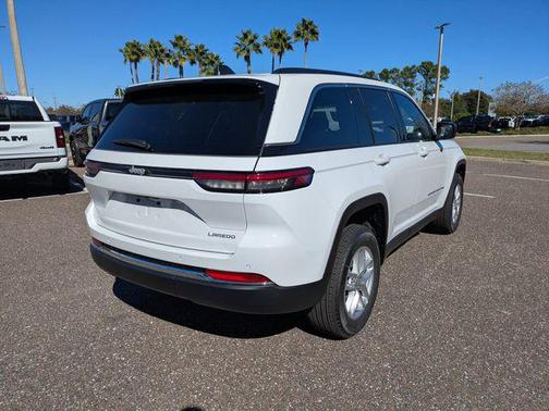 Bright White Clearcoat 2025 Jeep Grand Cherokee Laredo