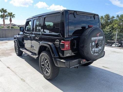 2025 Jeep Wrangler 4-Door Sahara 4x4