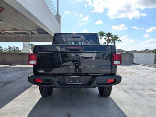 Black Clearcoat 2026 Jeep Gladiator Sahara 4x4