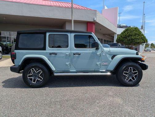 Earl Clearcoat 2024 Jeep Wrangler 4-Door Sahara 4x4