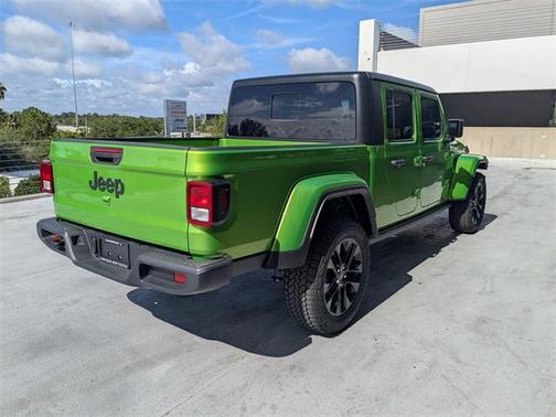 2025 Jeep Gladiator Nighthawk