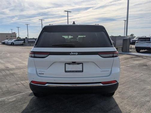 2025 Jeep Grand Cherokee Laredo