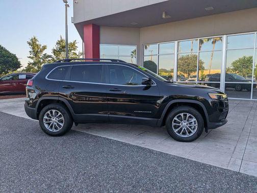 Diamond Black Crystal Pearlcoat 2022 Jeep Cherokee Latitude Lux