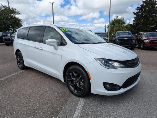 2020 Chrysler Pacifica Touring